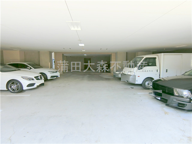 Avanzar(アバンセ)の駐車場