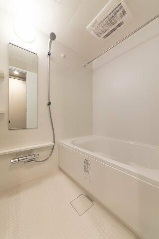 プラウドフラット渋谷笹塚の浴室|Ｂ・Ｔ別　シャワー　追焚機能　浴室乾燥機付き♪