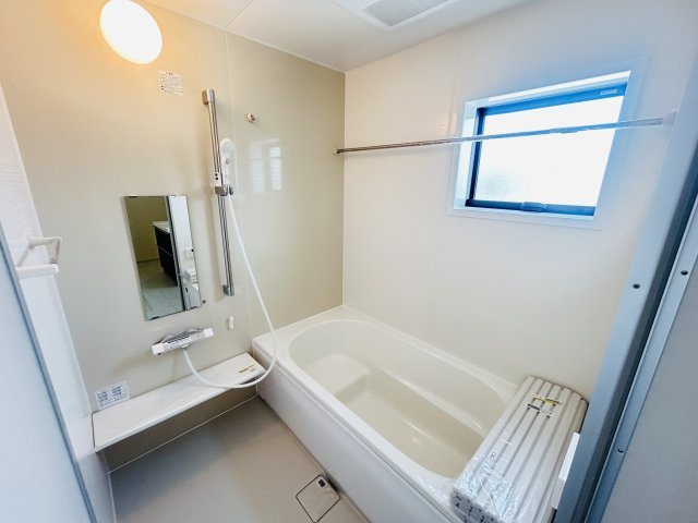 新築　前橋市小屋原町第１　Livele Garden.S　1号棟の浴室|現地写真　乾燥・暖房・涼風と充実の内容！お風呂に入る前に暖房をつけておけば、寒い嫌な思いはしません。									

