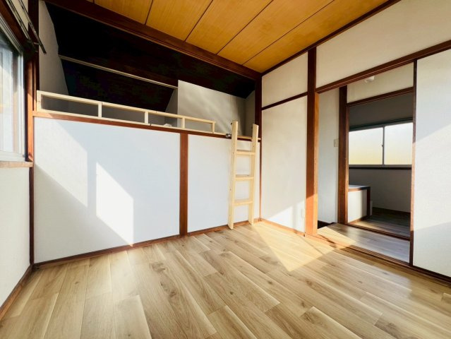 千代が丘２丁目貸家の居間・リビング