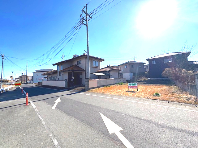 藤岡市本郷　中古1500の前面道路含む現地写真