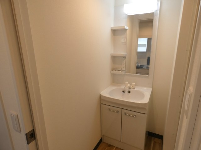 ラ・コリーヌヴィラＴＳの独立洗面台|同仕様の別物件写真となります