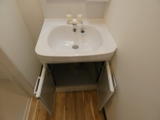 ラ・コリーヌヴィラＴＳの独立洗面台|同仕様の別物件写真となります