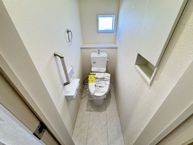 新築　前橋市総社町植野　Blooming　Garden　3号棟のトイレ|　節水タイプのウォシュレット付きトイレ、水道料節約に一役買います！
