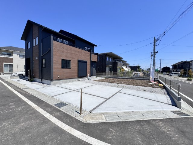 新築　前橋市総社町植野　Blooming　Garden　3号棟の駐車場|現地写真　駐車スペースは並列2台分可能です！
