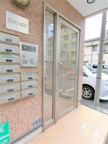 フレンドリーWESTのエントランス