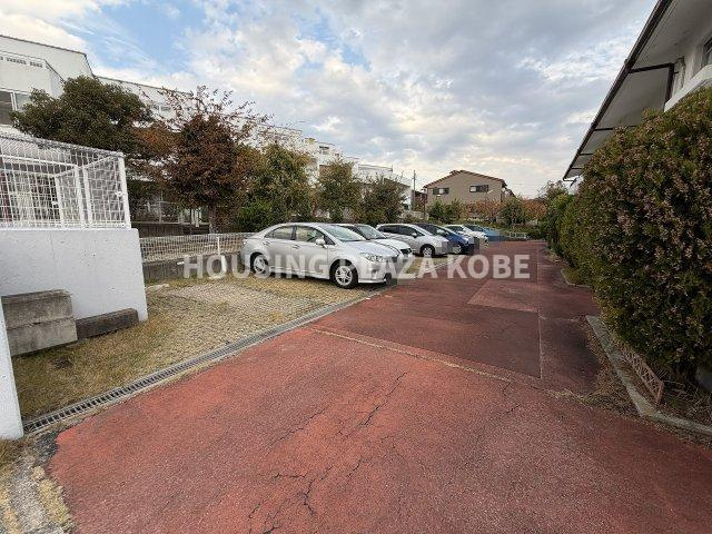 名谷コープタウンの駐車場