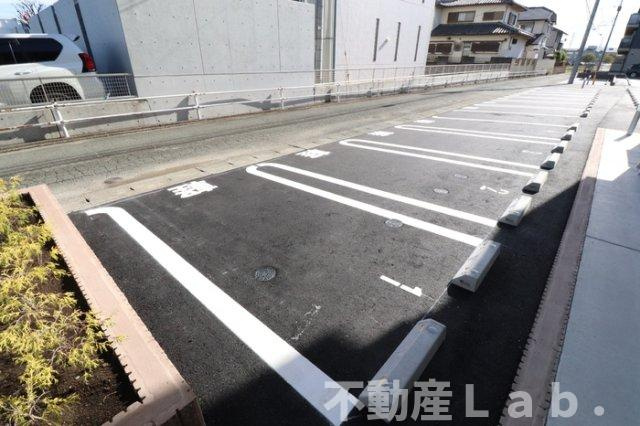 アクアフェリーチェ　B棟の駐車場