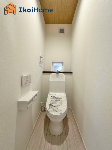 神戸市第4西区桜が丘東町4丁目　新築戸建のトイレ|同社施工事例です●年中無休：当日予約可●ウォシュレット、暖房便座、脱臭機能も標準装備。