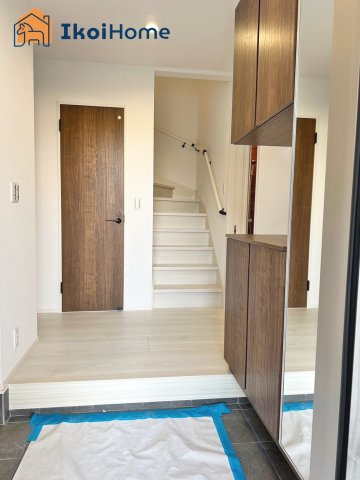 神戸市第4西区桜が丘東町4丁目　新築戸建の玄関|同社施工事例です●年中無休：当日予約可●玄関には靴をたくさん収納できるシューズボックスが完備