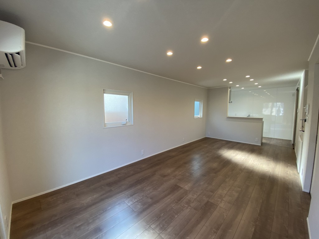 松ノ内町戸建 南側の居間・リビング