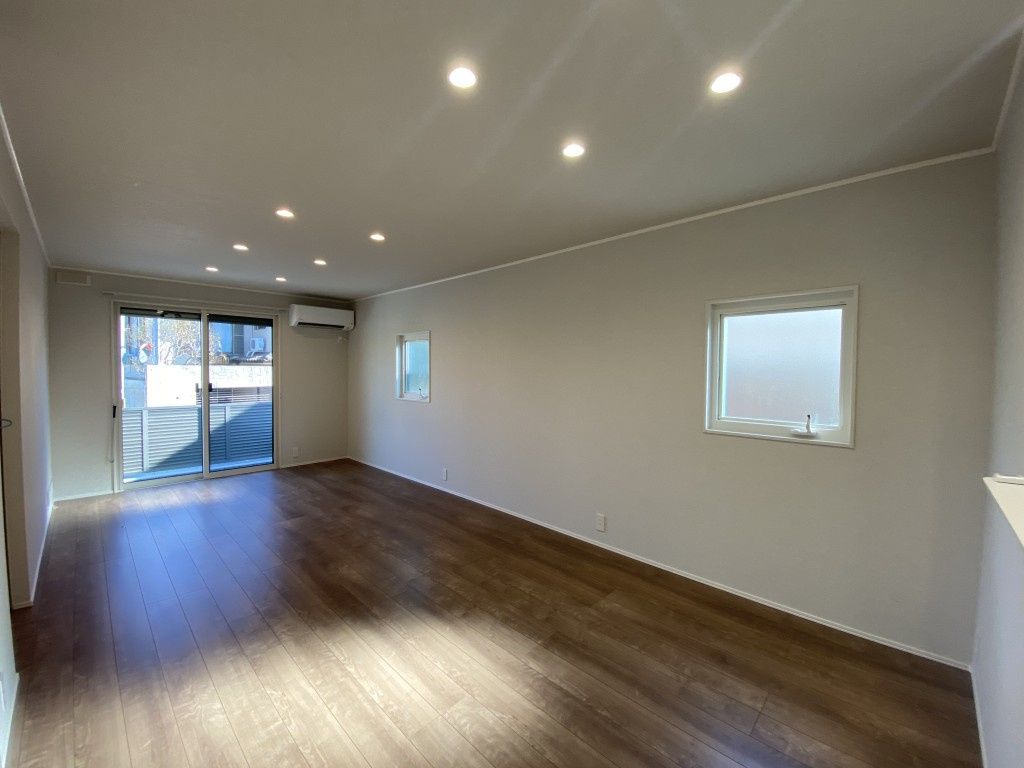 松ノ内町戸建 南側の居間・リビング