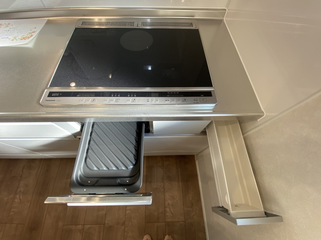 松ノ内町戸建 南側のキッチン