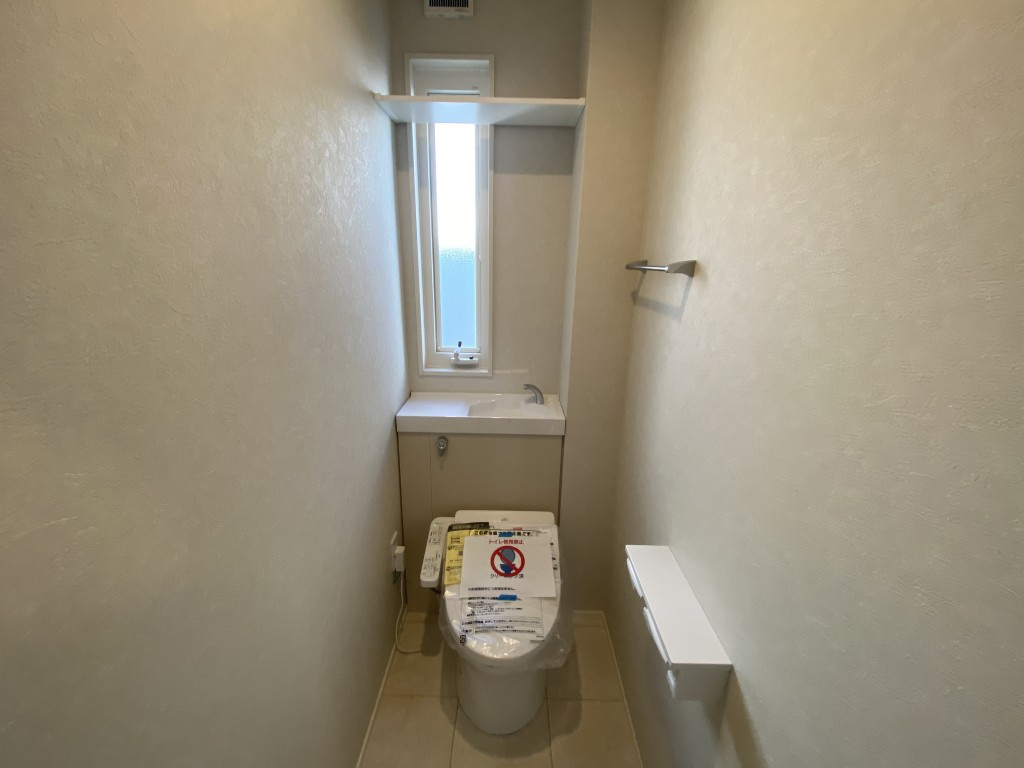 松ノ内町戸建 南側のトイレ