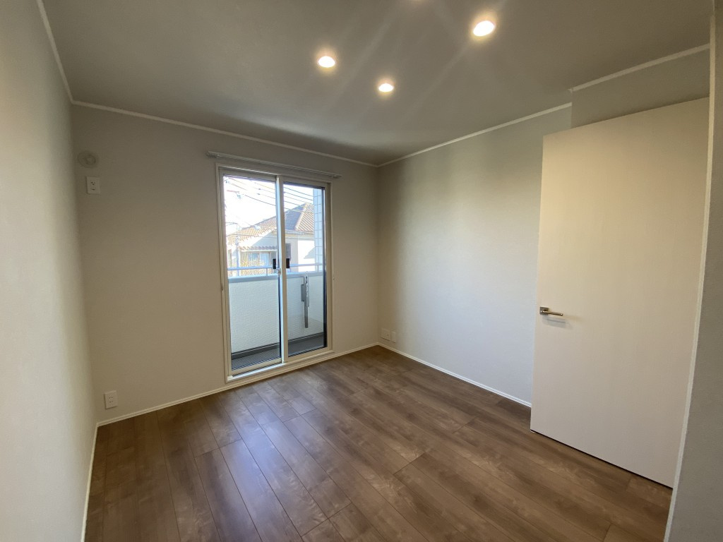 松ノ内町戸建 南側の居間・リビング