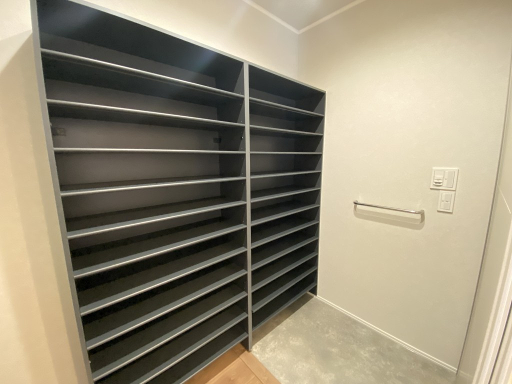 松ノ内町戸建 南側の収納