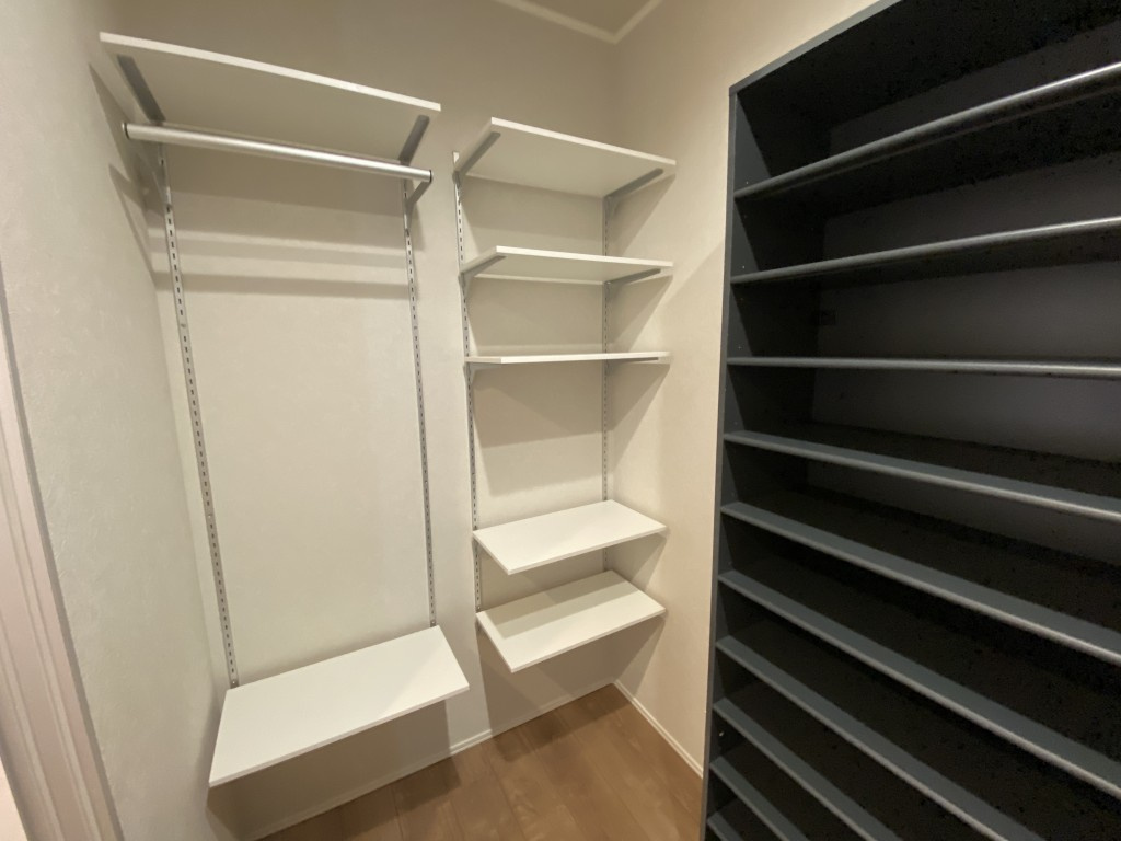 松ノ内町戸建 南側の収納