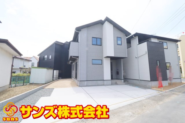 郡山市富久山町八山田字一本橋　　　  ２号棟　　　明健小学校、明健中学区　の外観|東側から見た駐車場を含む外観