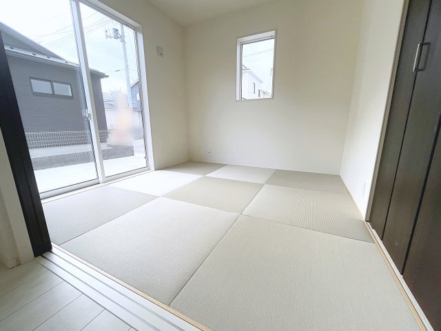 新築戸建・新築建売　郡山市芳賀三丁目　芳賀小・第四中の和室|縁なしタタミの和室4.5帖　お子様の遊び場やお昼寝などに最適です！