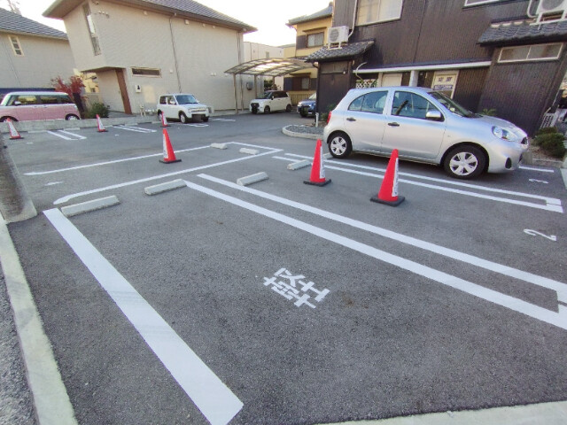 元欠町メゾネットの駐車場