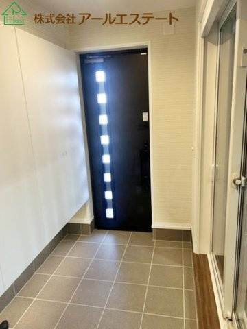 姫路市書写　中古戸建の玄関