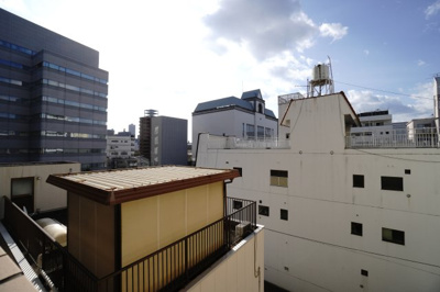 【展望】 | 【リノベ済】藤和平和公園ホームズ | 【四季を感じる】
四季の移ろい・爽やかな青空や風を感じられ
自然を愉しめるパノラマビュー。
毎日の暮らしに余裕を感じさせてくれる、
遮る物の無い開放的な眺望を是非、ご堪能ください。