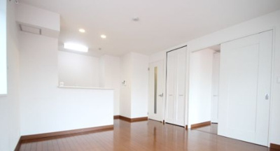 【居間・リビング】 | シェモア東砂 | こちらの居間で趣味の時間をお楽しみください