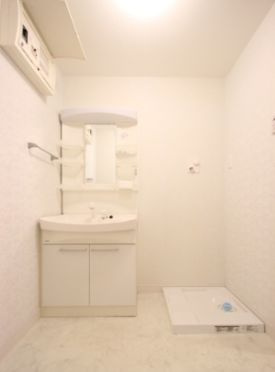 【洗面所】 | シェモア東砂 | 広い洗面スペース