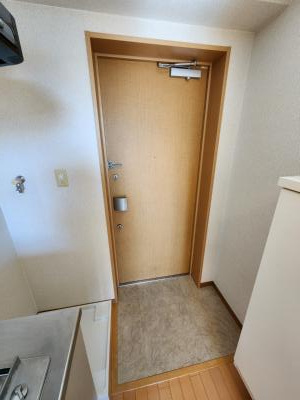 グランドパレス西院西館の玄関