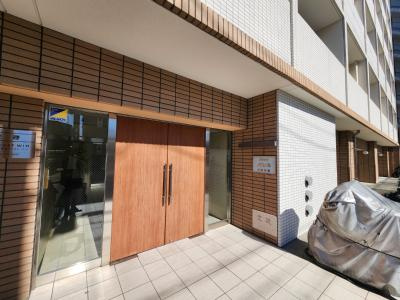 グランドパレス西院西館のエントランス