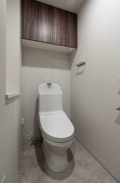 【トイレ】 | コンフォリア・リヴ東中野 | 温水洗浄便座。