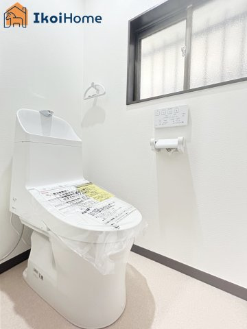 明石市魚住町清水　中古戸建のトイレ|●年中無休：当日予約可●トイレは新調されております。ウォシュレット付きとなっております。