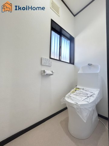 明石市魚住町清水　中古戸建のトイレ|●年中無休：当日予約可●1階・2階ウォッシュレット付のお手洗い。汚れが落ちやすく、節水タイプです