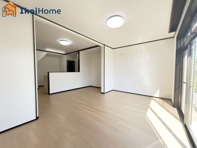 明石市魚住町清水　中古戸建の居間・リビング|●年中無休：当日予約可●広いリビングは家族が自然と集まる居心地の良い空間となっております！