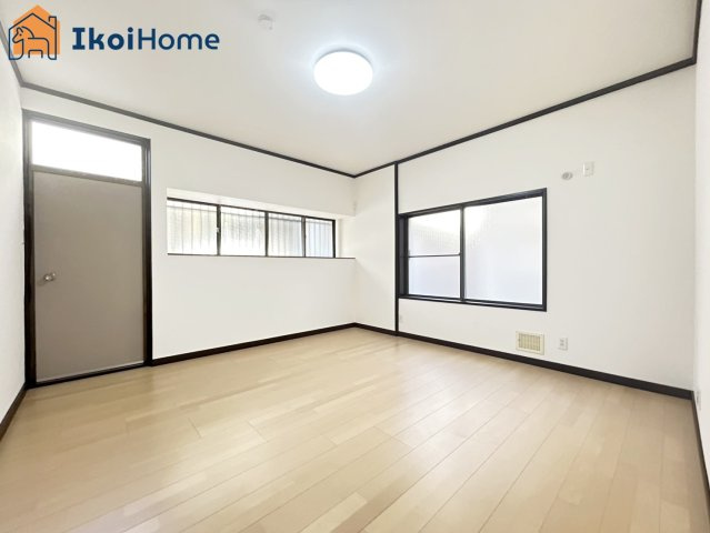 明石市魚住町清水　中古戸建の子供部屋|●年中無休：当日予約可●オプションでより一層フローリング強くする10年保証のコーティングもご用意