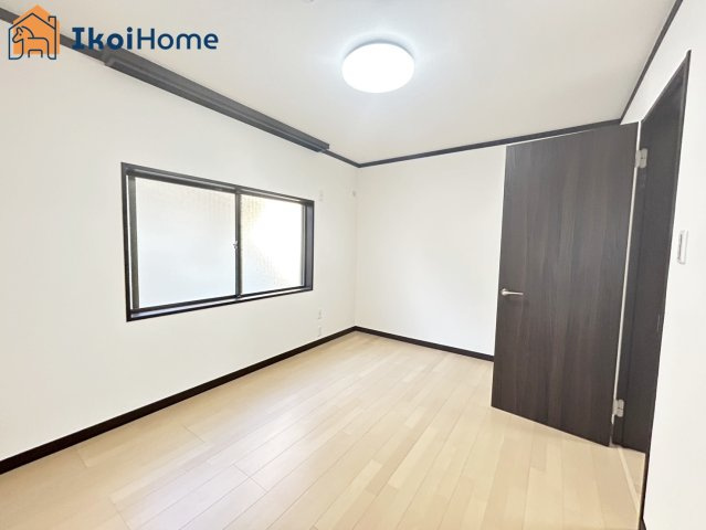 明石市魚住町清水　中古戸建の子供部屋|●年中無休：当日予約可●注意。カーテン・カーテンレールが付いていません。弊社にご相談ください。