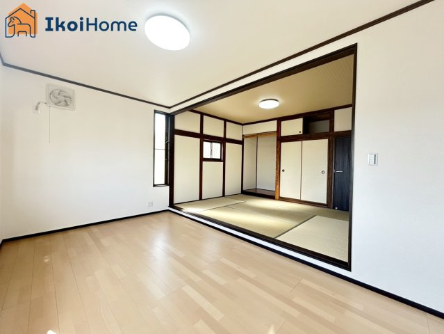 明石市魚住町清水　中古戸建の寝室|●年中無休：当日予約可●2階には和室6帖と洋室7.5帖が繋がっておりますので、とても広いです！
