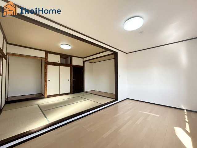 明石市魚住町清水　中古戸建のバルコニー|●年中無休：当日予約可●柔らかい畳の上なら、お子様が転んでも怪我をしにくく安心です。