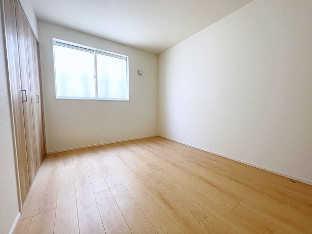 新築戸建・新築建売　郡山市芳賀三丁目　芳賀小・第四中の洋室|6帖の洋室　シンプルなので色々なテイストのインテリアも合いそうですね！