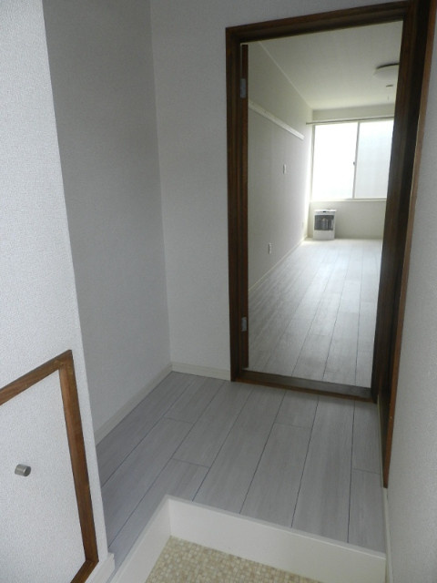 ハイツラポートＤの玄関