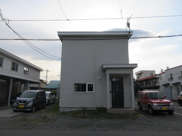 東7南7戸建の駐車場