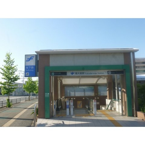 福岡市城南区梅林１丁目のハイツのエントランス