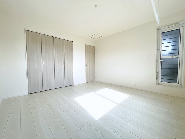 新築戸建・新築建売　郡山市芳賀三丁目　芳賀小・第四中の洋室|8.2帖の洋室　室内物干し付きで雨の日のお洗濯も安心です！