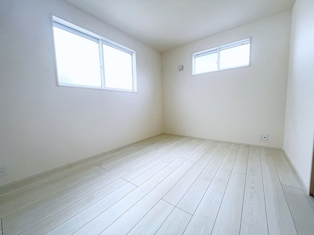 新築戸建・新築建売　郡山市芳賀三丁目　芳賀小・第四中の洋室|北側の6帖の洋室　シンプルなので色々なテイストのインテリアも合いそうですね！