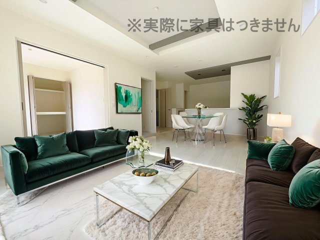 新築戸建・新築建売　郡山市芳賀三丁目　芳賀小・第四中の居間・リビング|画像はバーチャルホームステージングの加工による演出で、実際の家具は付きません。