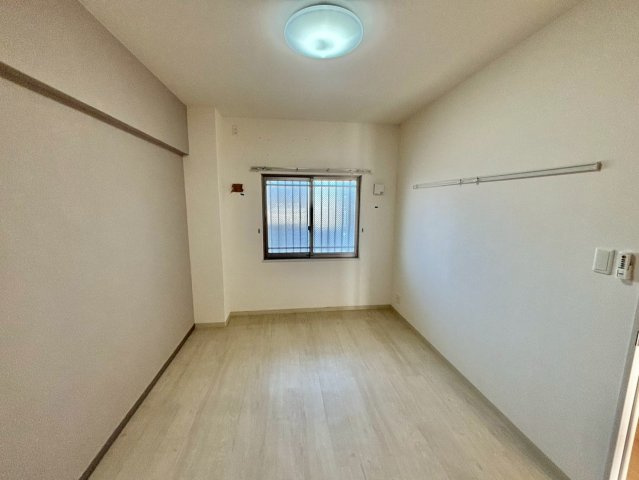 フランディル・ルミエ思案橋の洋室