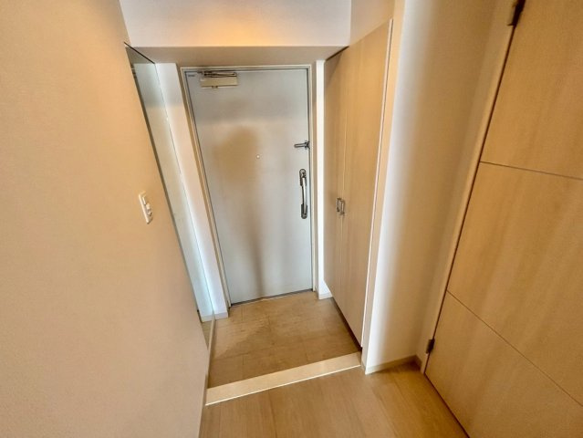 フランディル・ルミエ思案橋の玄関