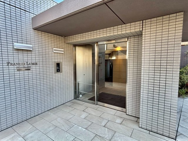 フランディル・ルミエ思案橋のエントランス