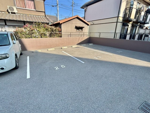 フランディル・ルミエ思案橋の駐車場