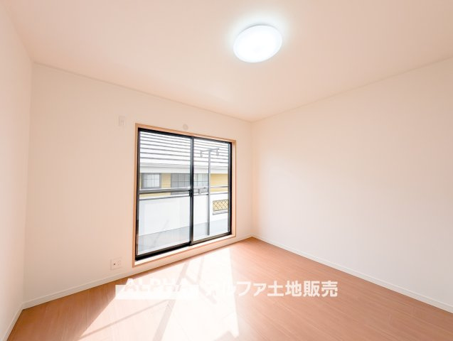 立川市砂川町６丁目の洋室|【A place that feels right】◆自然と人が集まる◆
広がりを感じる住空間と、手触りのある落ち着いた雰囲気。
ここで重ねる毎日が、暮らし方そのものを静かに変えていく。